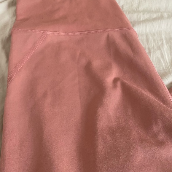 girlfriend collective leggings in primrose - Picture 4 of 5